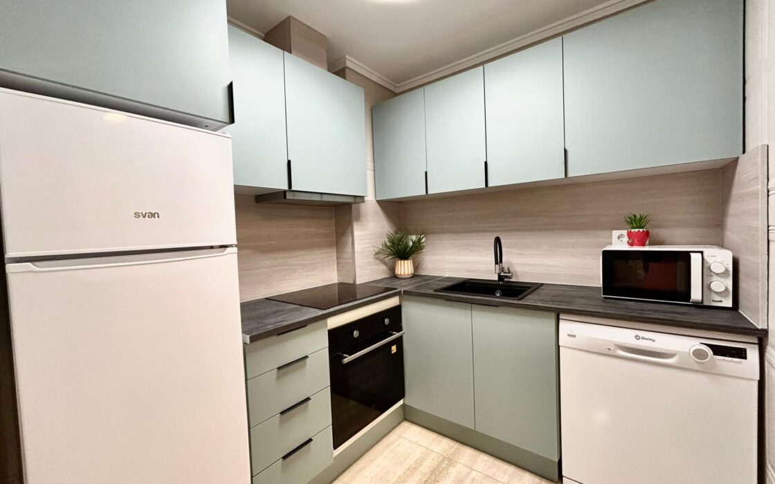 Апартаменты 78 кв.м с террасой в Торревьехе у моря