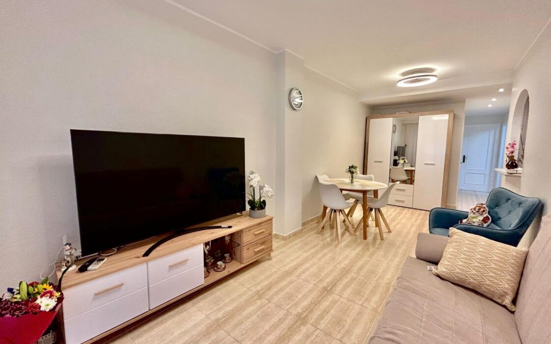 Апартаменты 78 кв.м с террасой в Торревьехе у моря