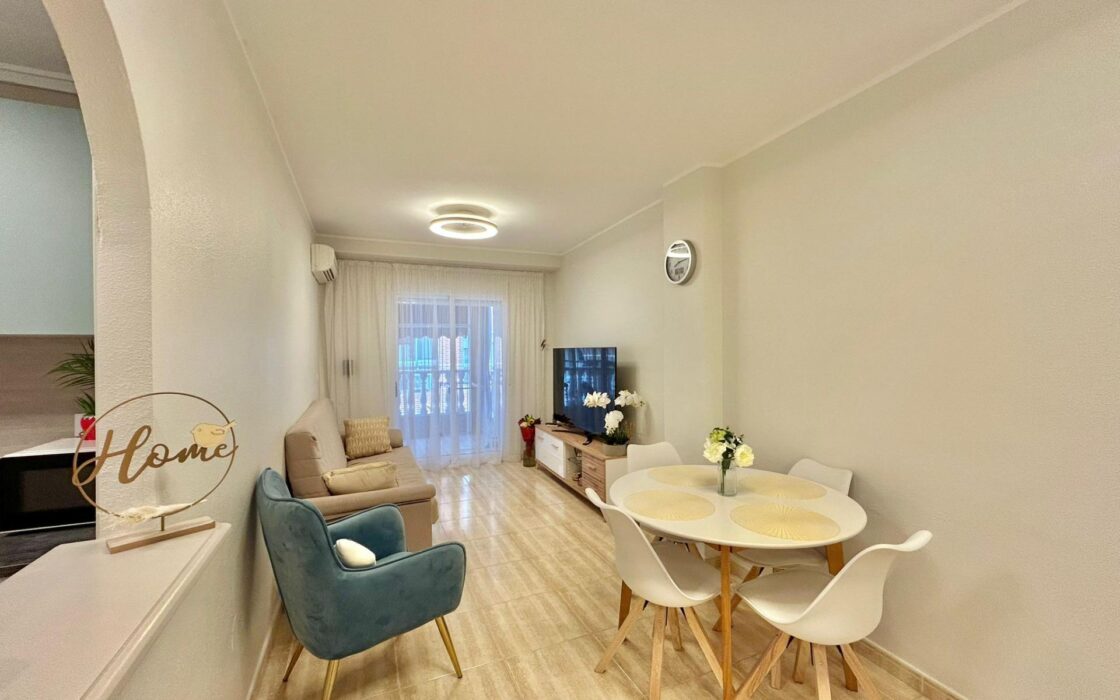 Апартаменты 78 кв.м с террасой в Торревьехе у моря