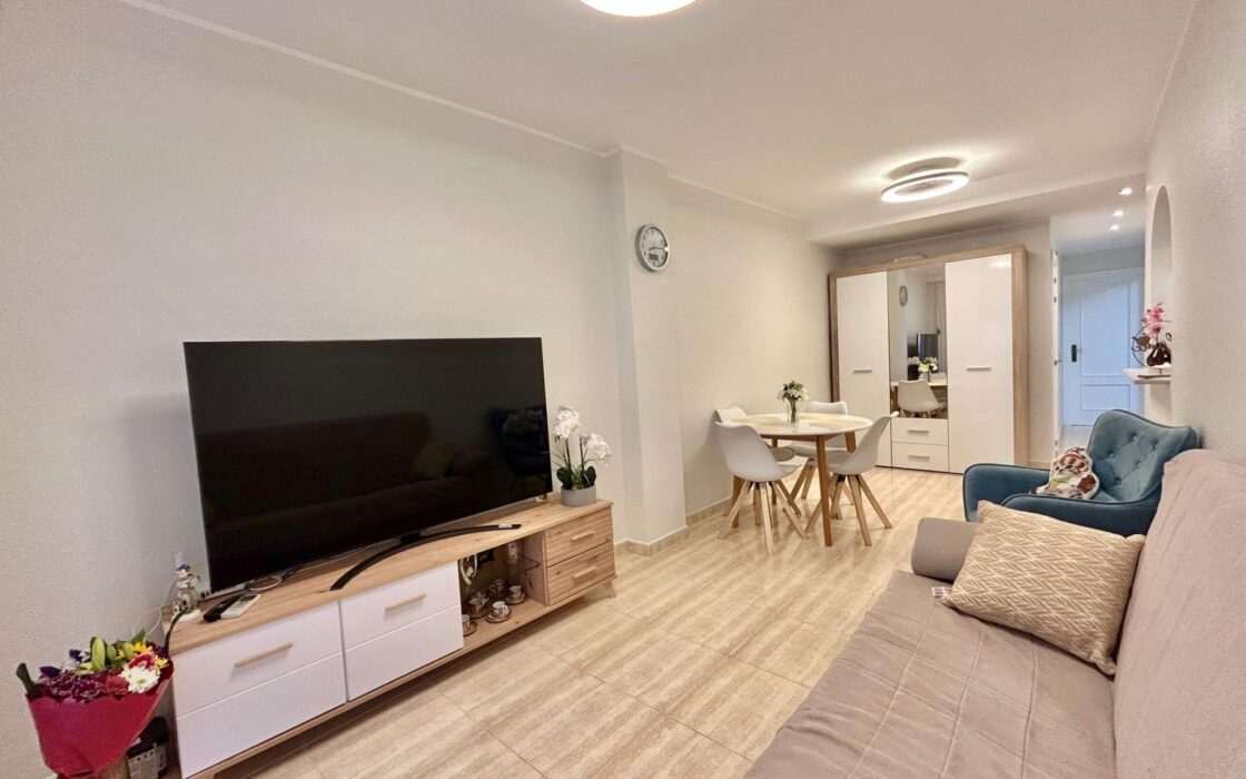 Апартаменты 78 кв.м с террасой в Торревьехе у моря