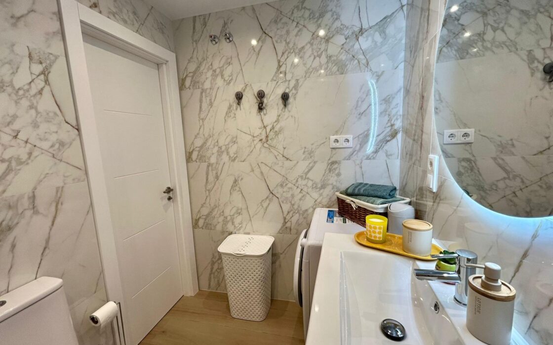 Апартаменты 78 кв.м с террасой в Торревьехе у моря