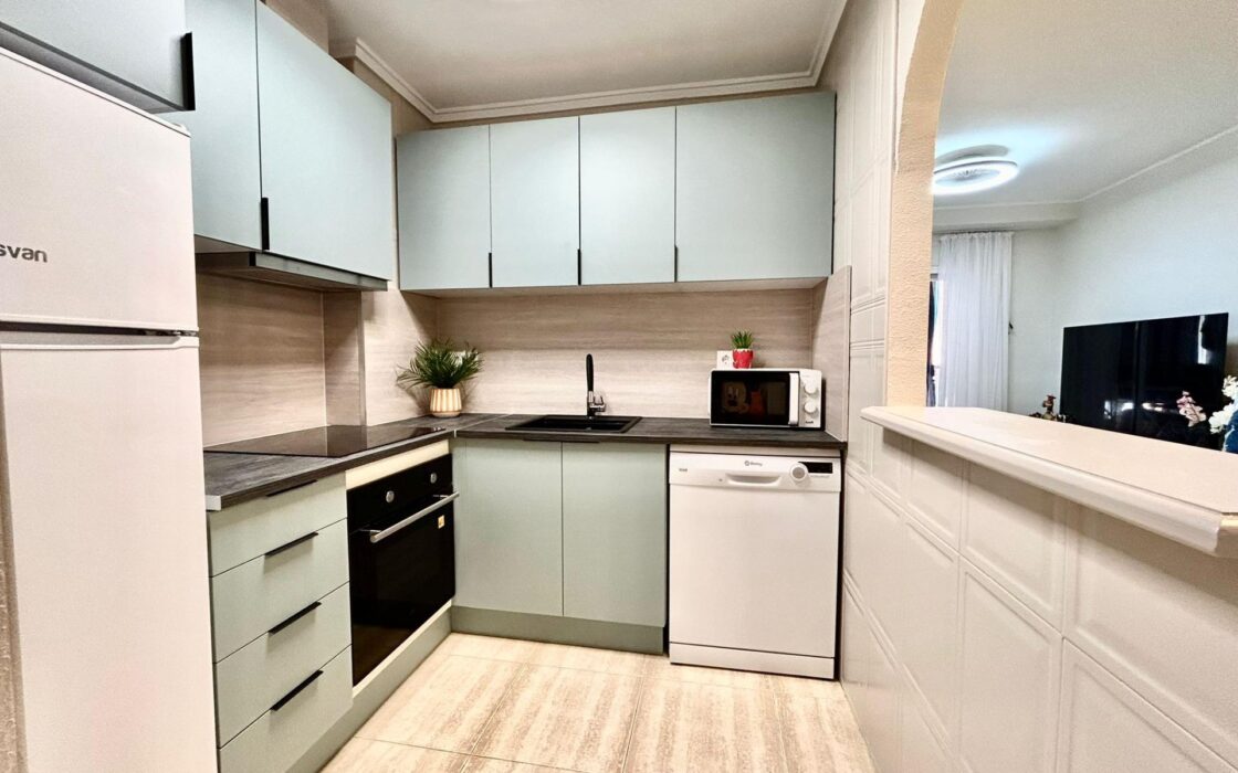 Апартаменты 78 кв.м с террасой в Торревьехе у моря