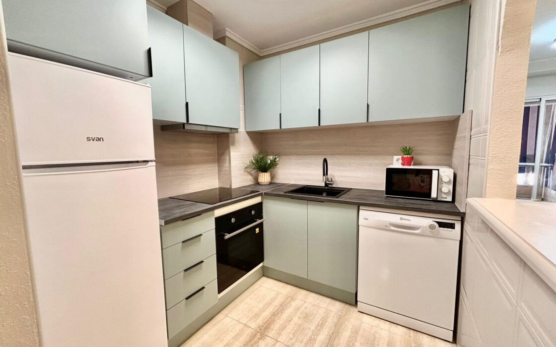 Апартаменты 78 кв.м с террасой в Торревьехе у моря