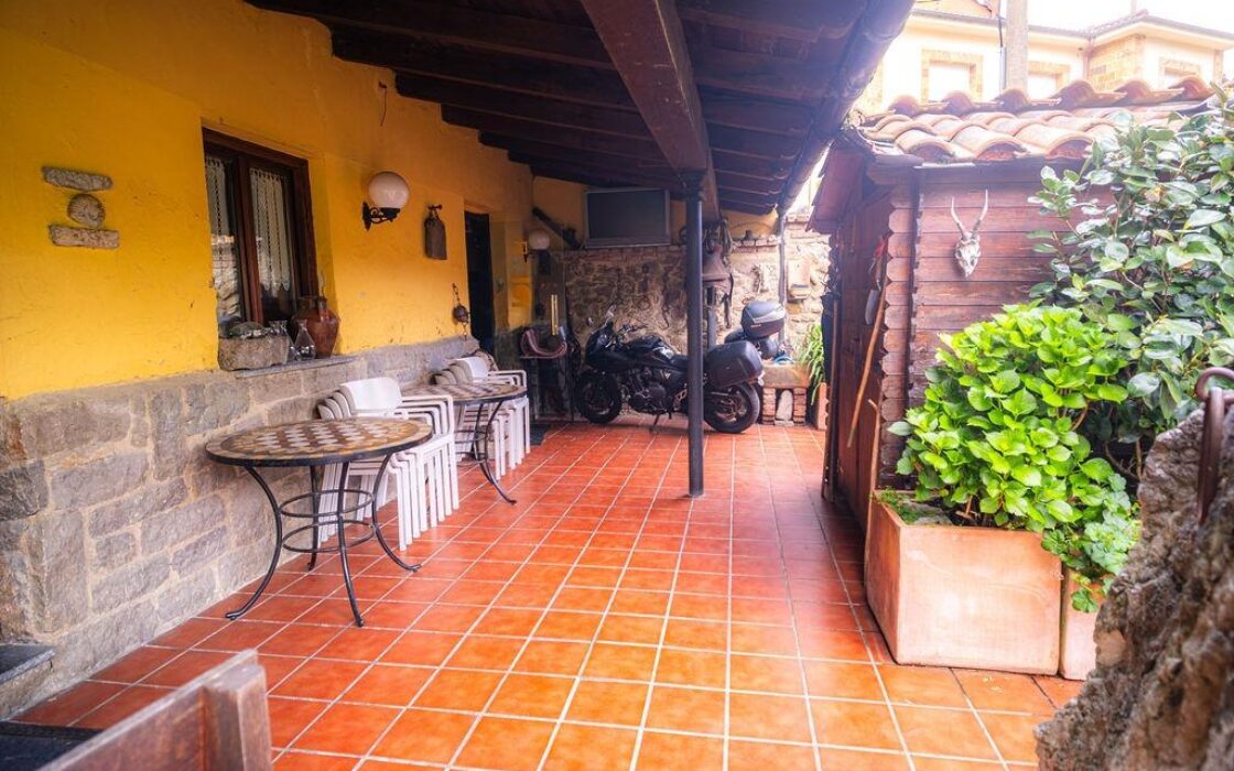 Отель в Пола дэ Лена 8 комнат вид на природу 200 кв.м