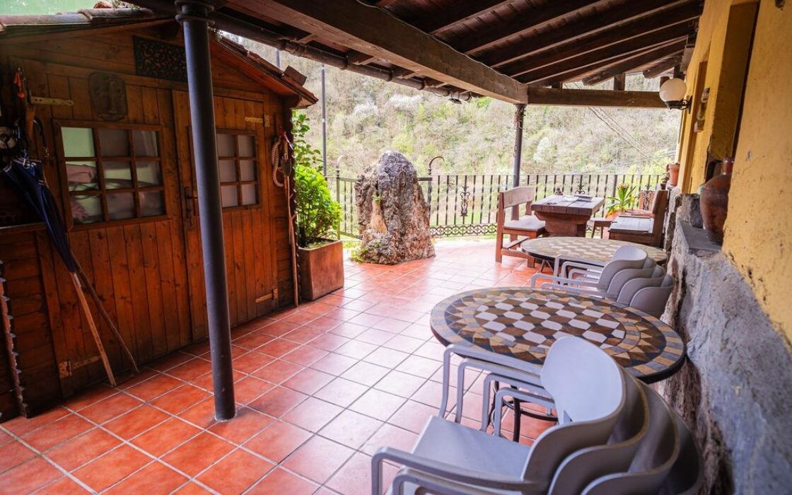 Отель в Пола дэ Лена 8 комнат вид на природу 200 кв.м