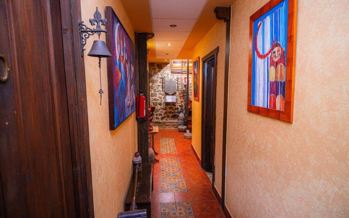 Отель в Пола дэ Лена 8 комнат вид на природу 200 кв.м