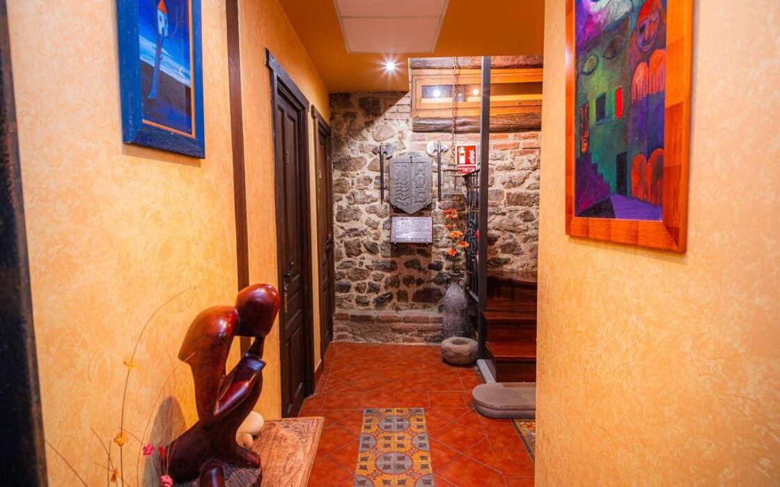 Отель в Пола дэ Лена 8 комнат вид на природу 200 кв.м