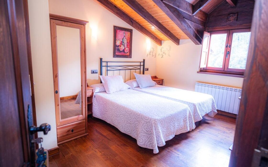 Отель в Пола дэ Лена 8 комнат вид на природу 200 кв.м