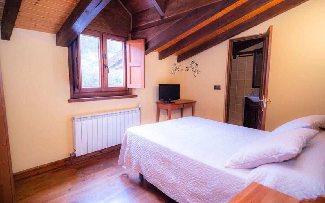 Отель в Пола дэ Лена 8 комнат вид на природу 200 кв.м