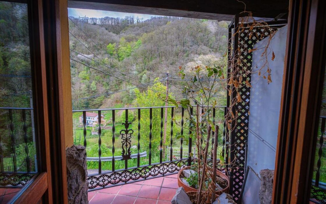 Отель в Пола дэ Лена 8 комнат вид на природу 200 кв.м