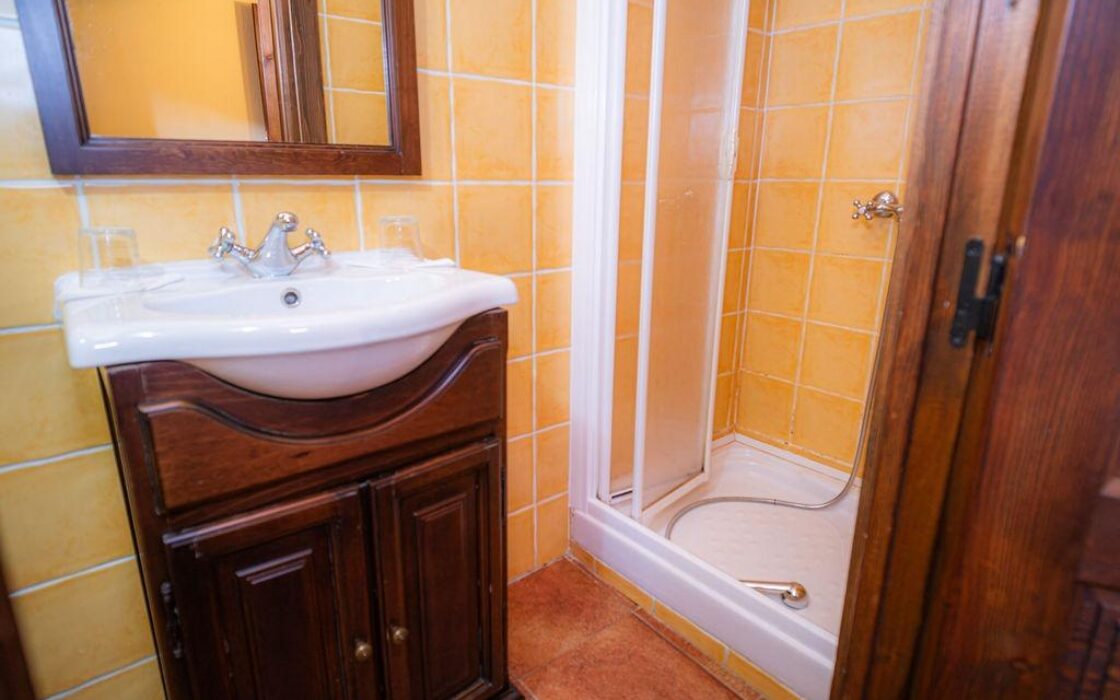 Отель в Пола дэ Лена 8 комнат вид на природу 200 кв.м