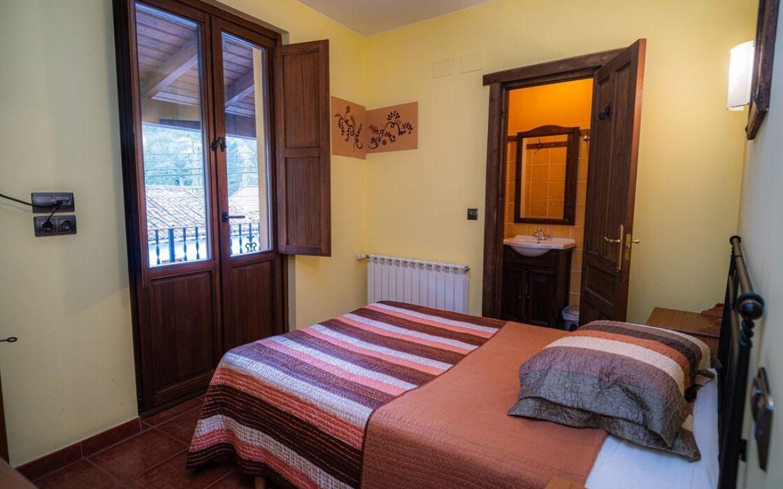 Отель в Пола дэ Лена 8 комнат вид на природу 200 кв.м