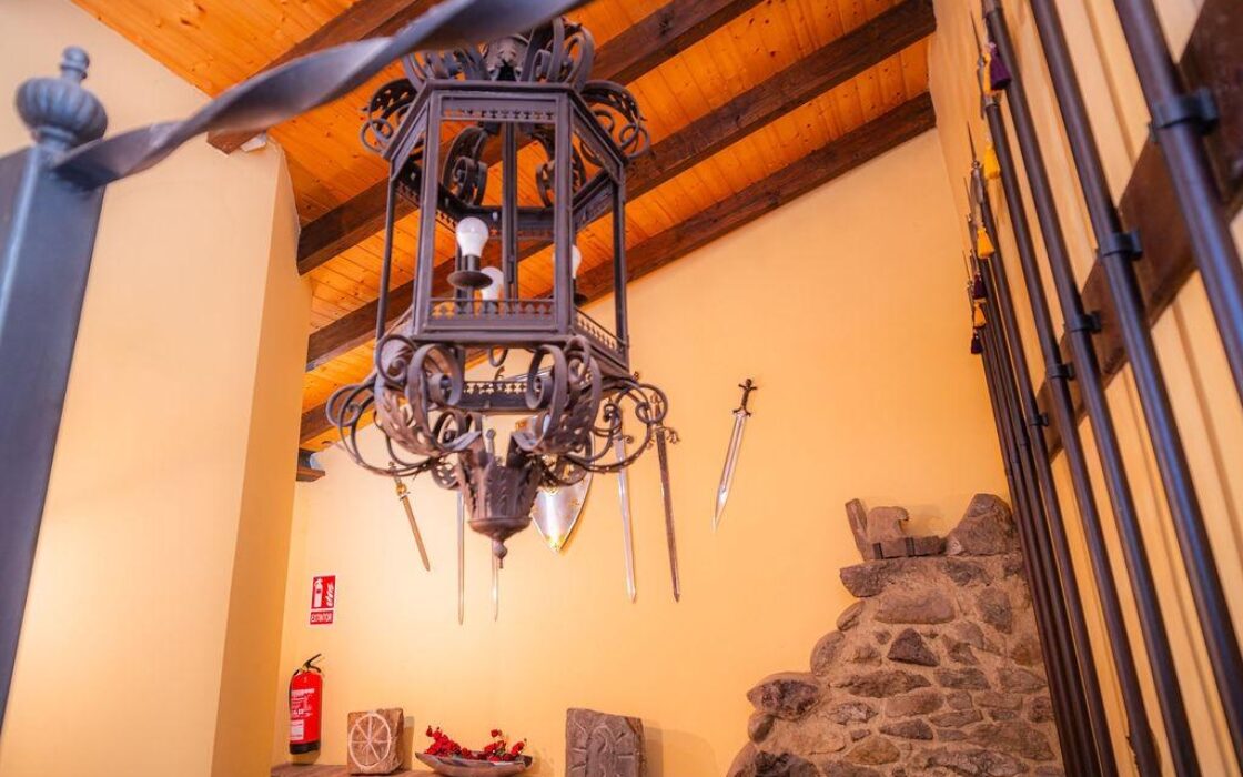 Отель в Пола дэ Лена 8 комнат вид на природу 200 кв.м