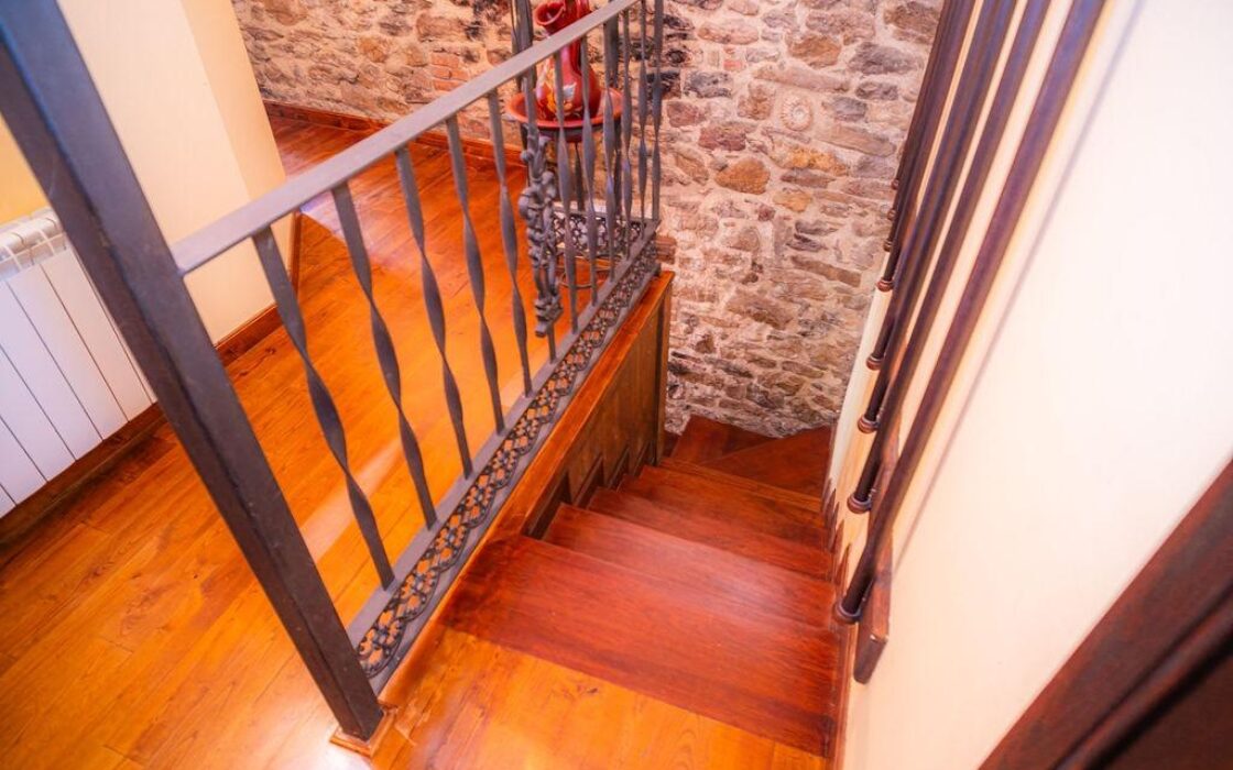 Отель в Пола дэ Лена 8 комнат вид на природу 200 кв.м