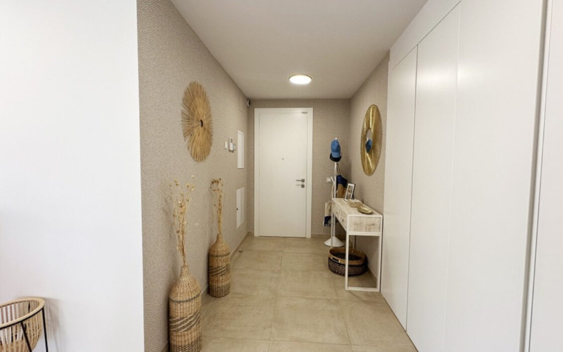 Апартаменти 3 кімнати в Естепоні з терасою 159 кв.м