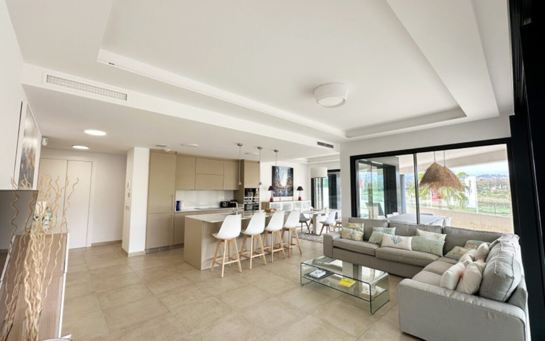 Апартаменти 3 кімнати в Естепоні з терасою 159 кв.м