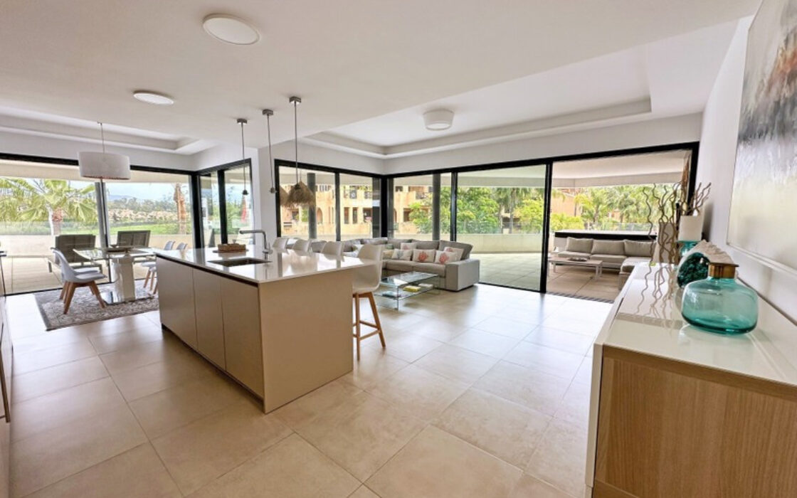 Апартаменти 3 кімнати в Естепоні з терасою 159 кв.м