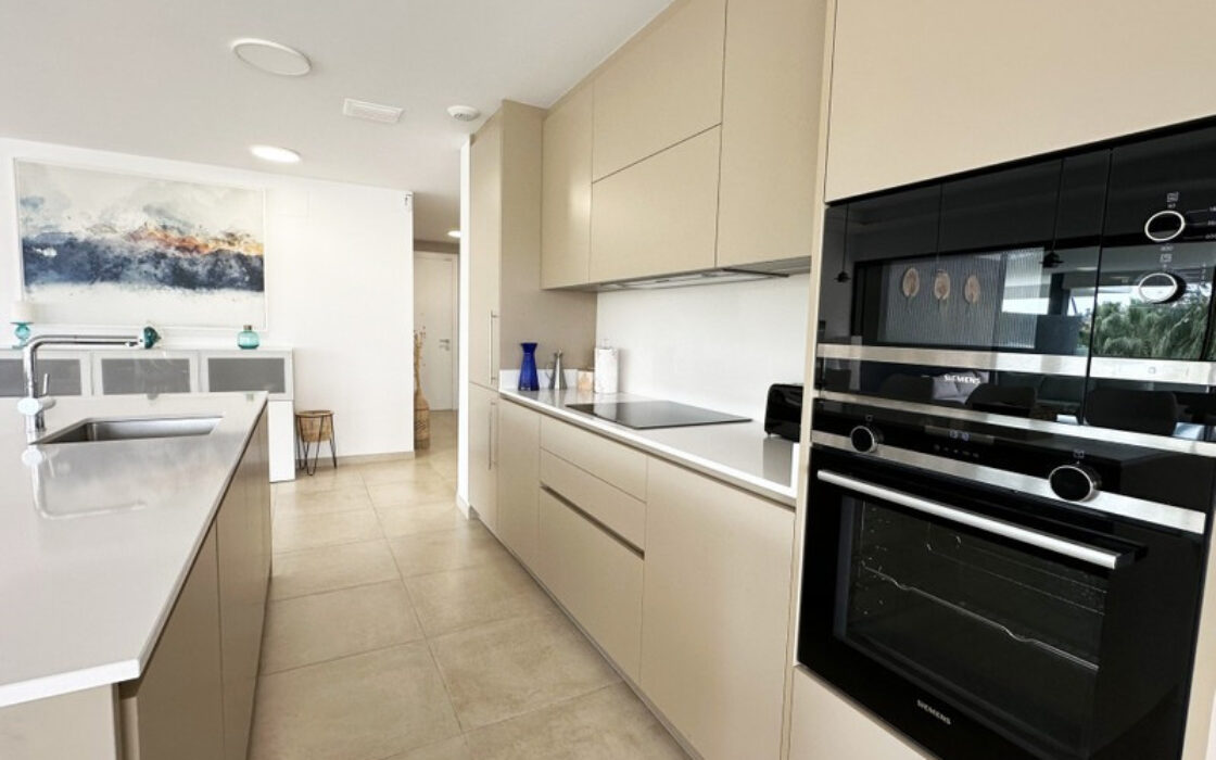 Апартаменти 3 кімнати в Естепоні з терасою 159 кв.м