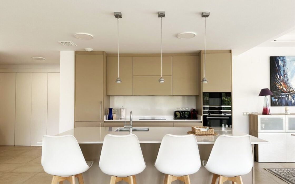 Апартаменти 3 кімнати в Естепоні з терасою 159 кв.м