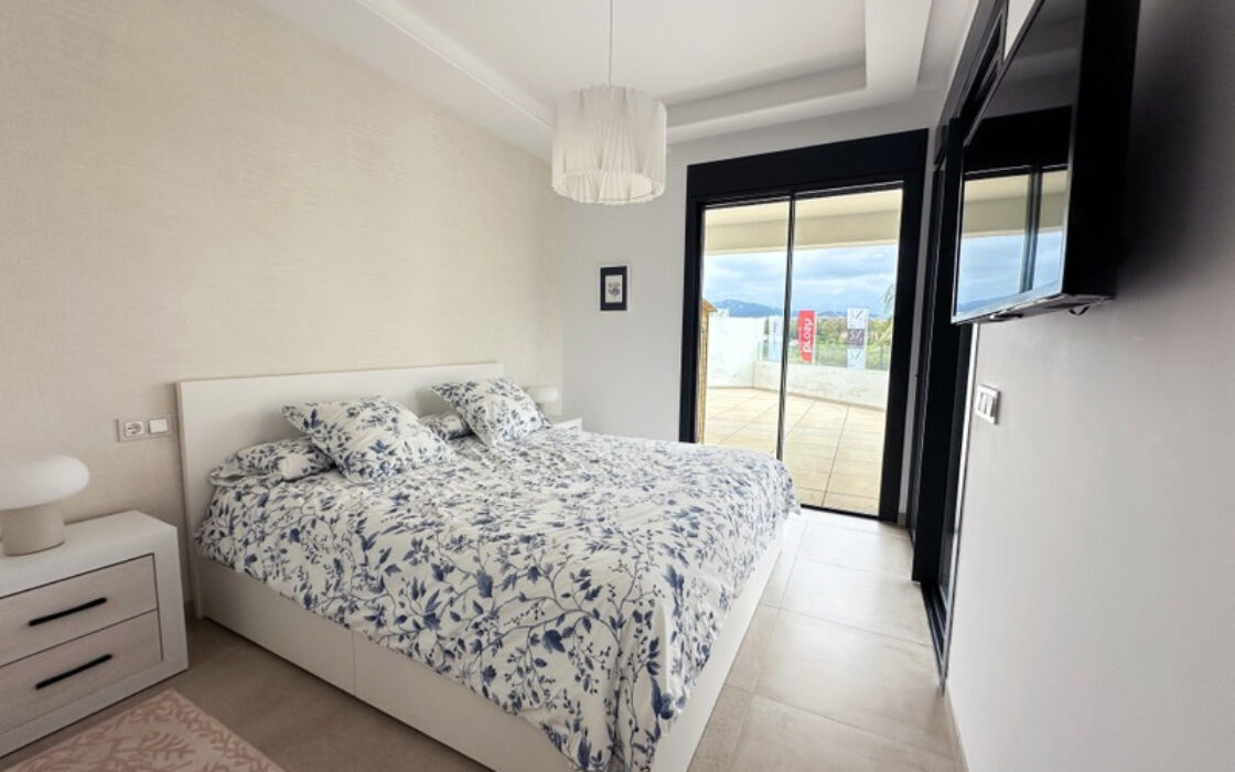 Апартаменти 3 кімнати в Естепоні з терасою 159 кв.м