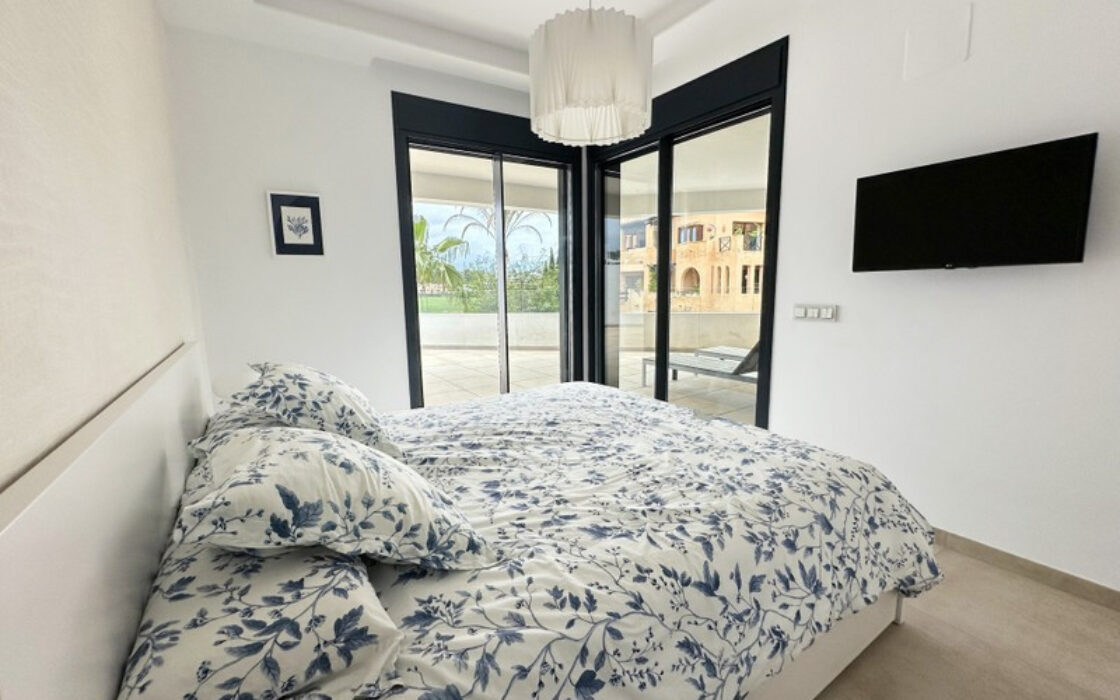 Апартаменти 3 кімнати в Естепоні з терасою 159 кв.м