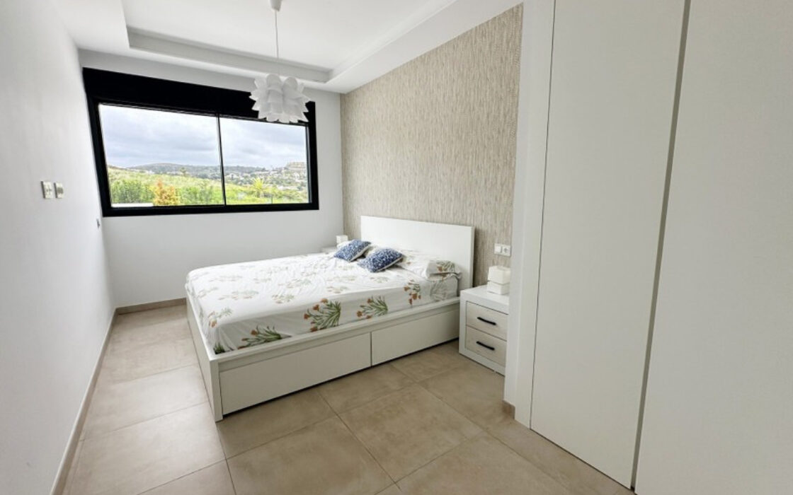 Апартаменти 3 кімнати в Естепоні з терасою 159 кв.м