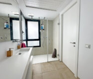 Апартаменти 3 кімнати в Естепоні з терасою 159 кв.м