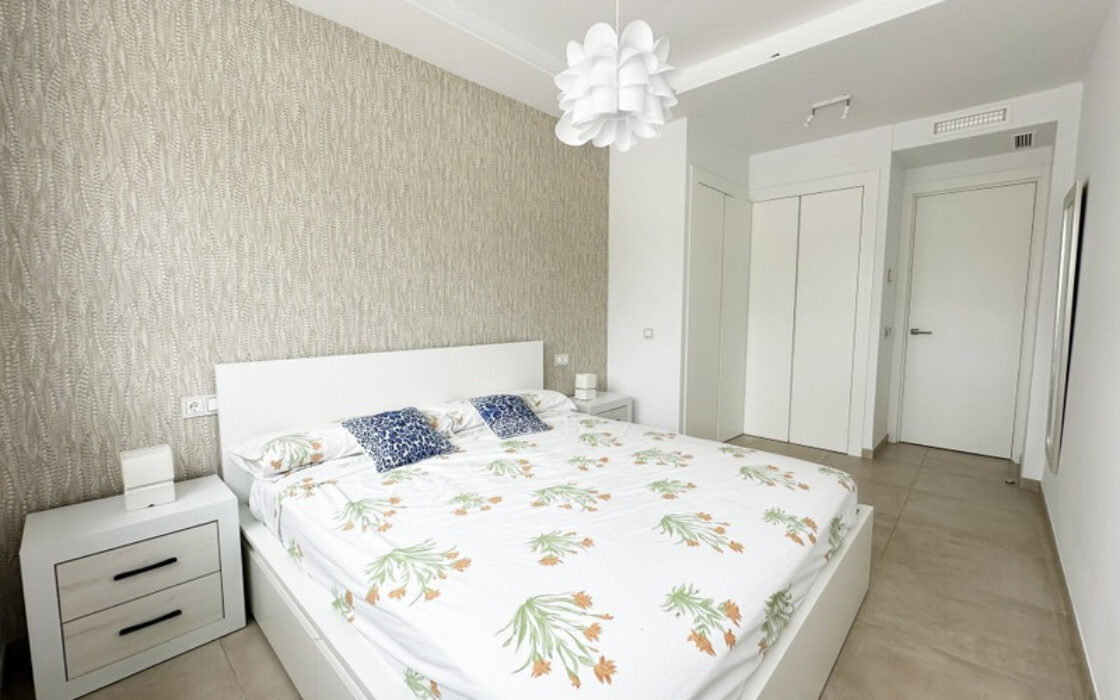 Апартаменти 3 кімнати в Естепоні з терасою 159 кв.м