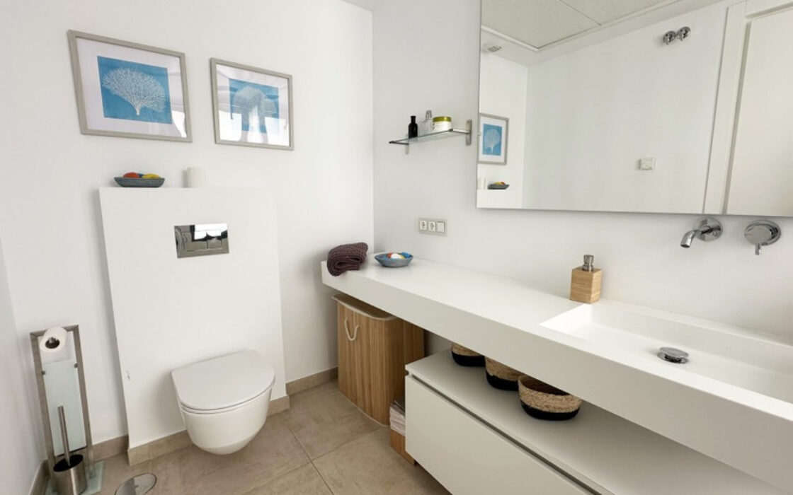 Апартаменти 3 кімнати в Естепоні з терасою 159 кв.м