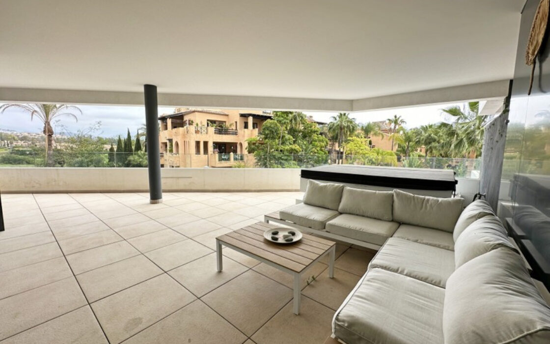 Апартаменти 3 кімнати в Естепоні з терасою 159 кв.м