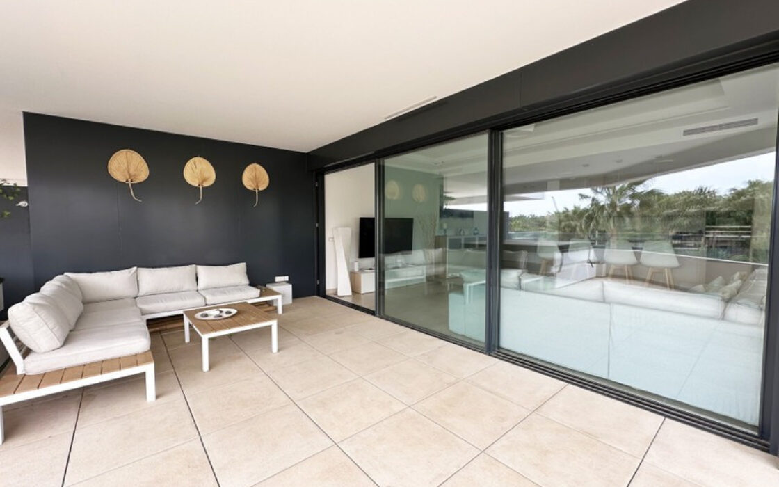 Апартаменти 3 кімнати в Естепоні з терасою 159 кв.м