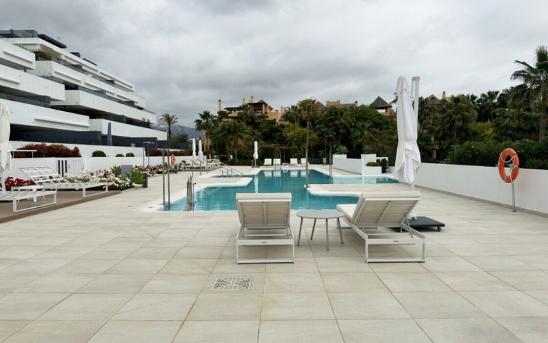 Апартаменти 3 кімнати в Естепоні з терасою 159 кв.м