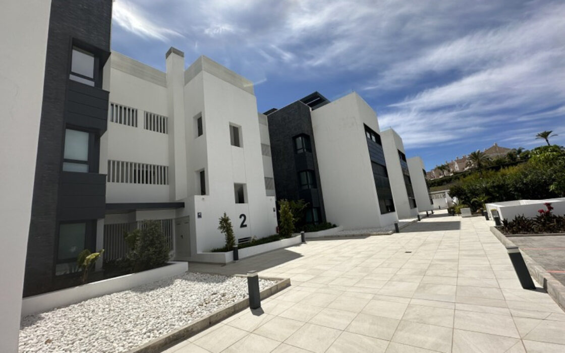 Апартаменти 3 кімнати в Естепоні з терасою 159 кв.м