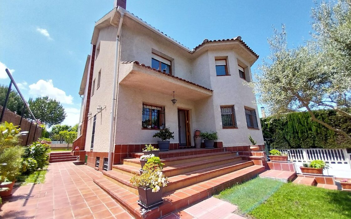 Дом в Позуэло-де-Аларкон 424 кв.м с бассейном и террасой