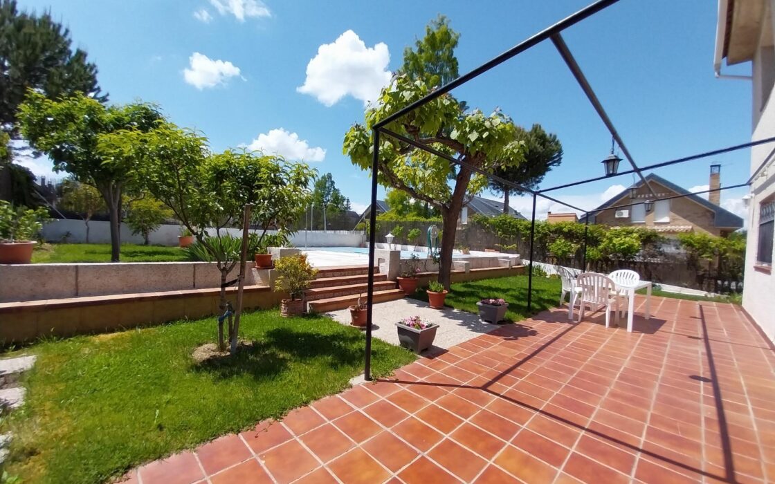 Дом в Позуэло-де-Аларкон 424 кв.м с бассейном и террасой