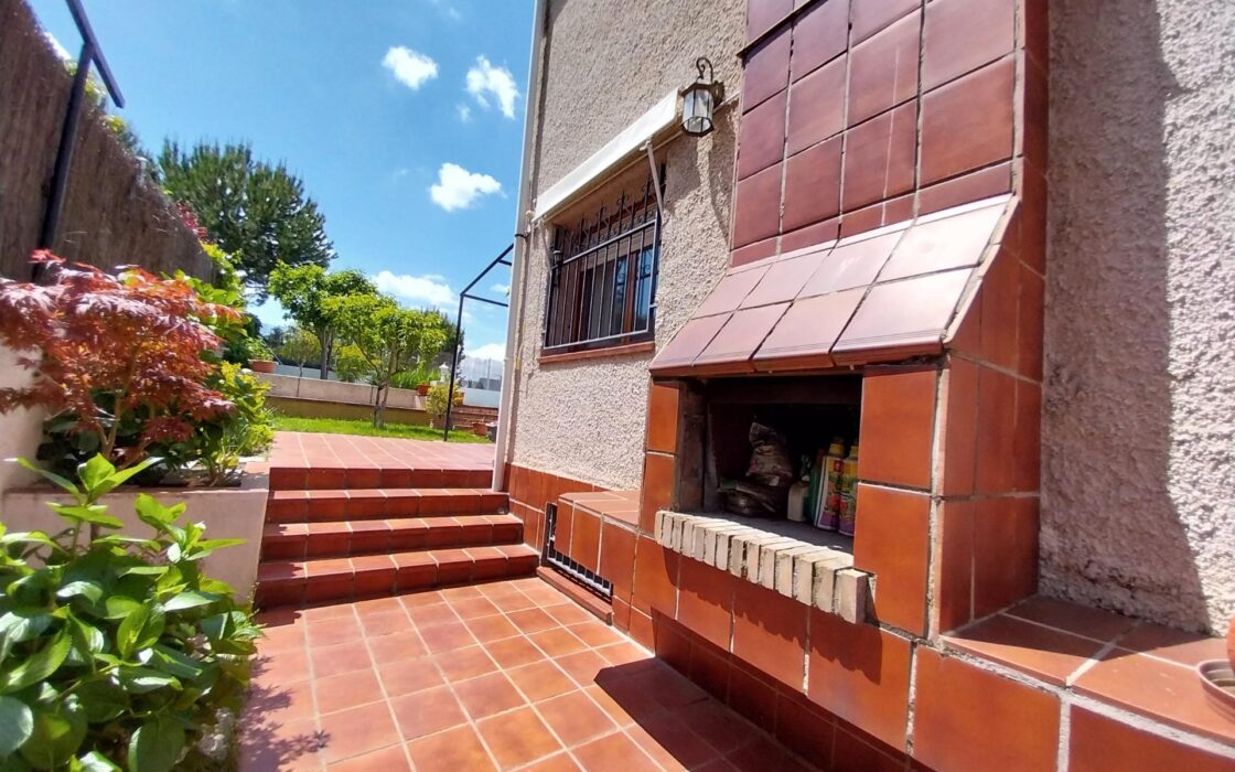 Дом в Позуэло-де-Аларкон 424 кв.м с бассейном и террасой