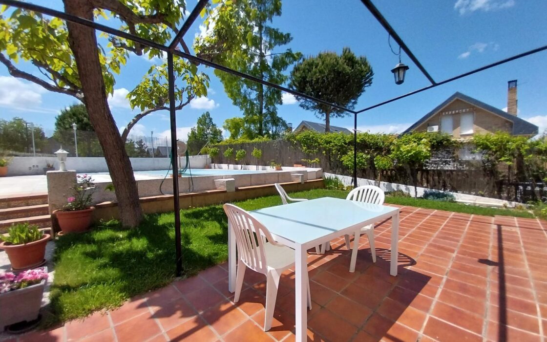 Дом в Позуэло-де-Аларкон 424 кв.м с бассейном и террасой