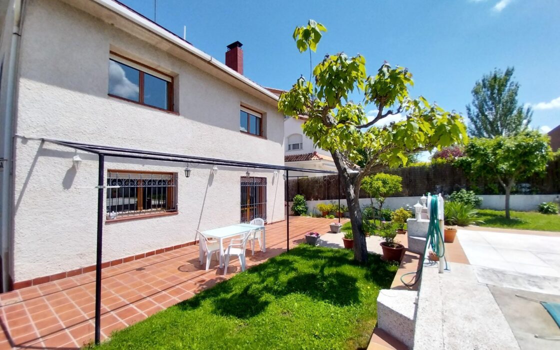 Дом в Позуэло-де-Аларкон 424 кв.м с бассейном и террасой