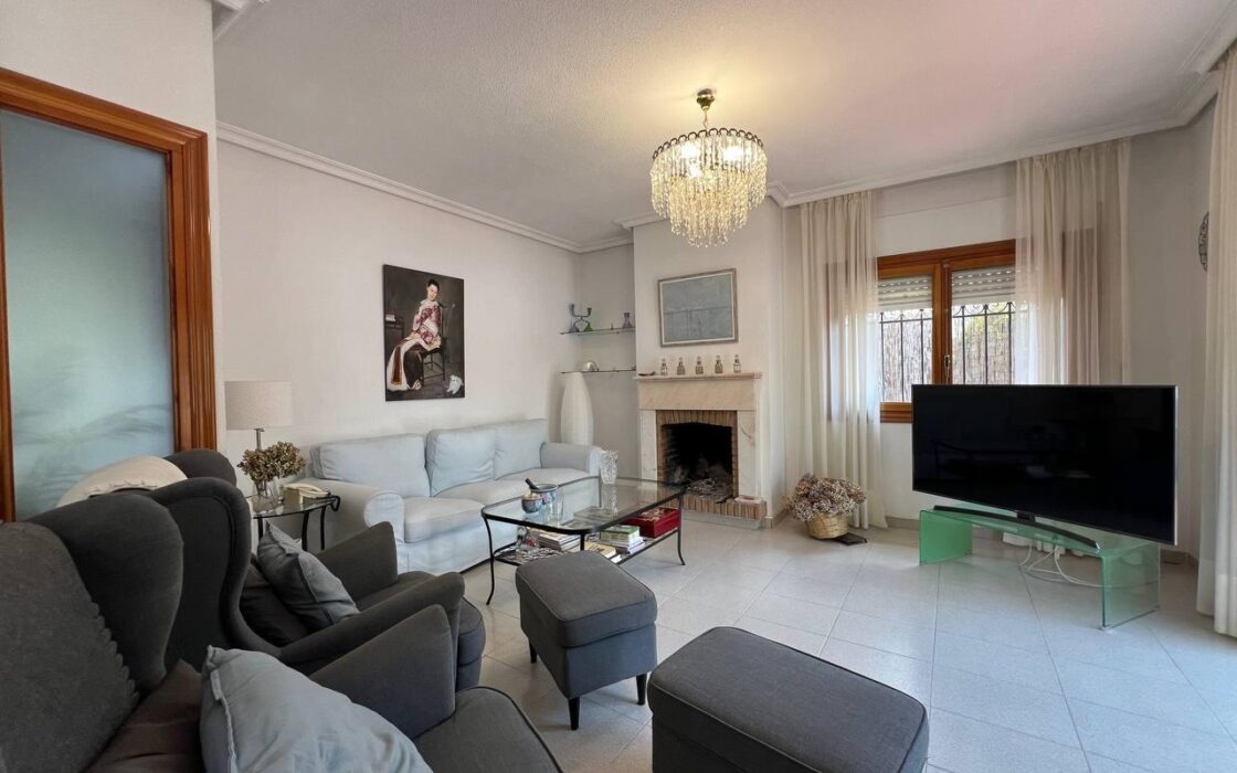 Дом в Позуэло-де-Аларкон 424 кв.м с бассейном и террасой