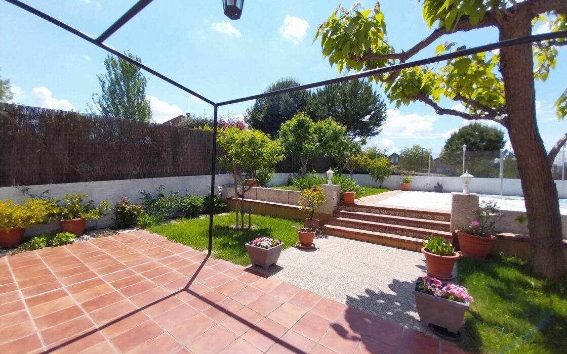 Дом в Позуэло-де-Аларкон 424 кв.м с бассейном и террасой