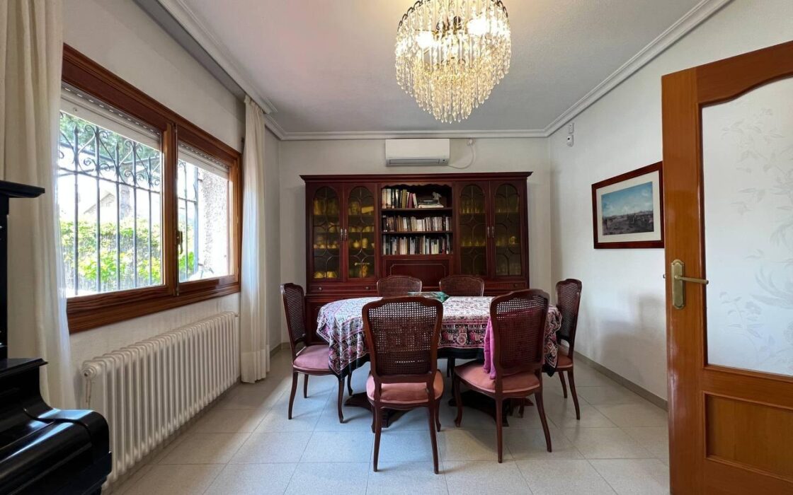 Дом в Позуэло-де-Аларкон 424 кв.м с бассейном и террасой