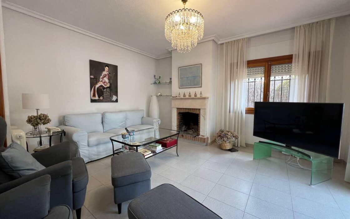 Дом в Позуэло-де-Аларкон 424 кв.м с бассейном и террасой