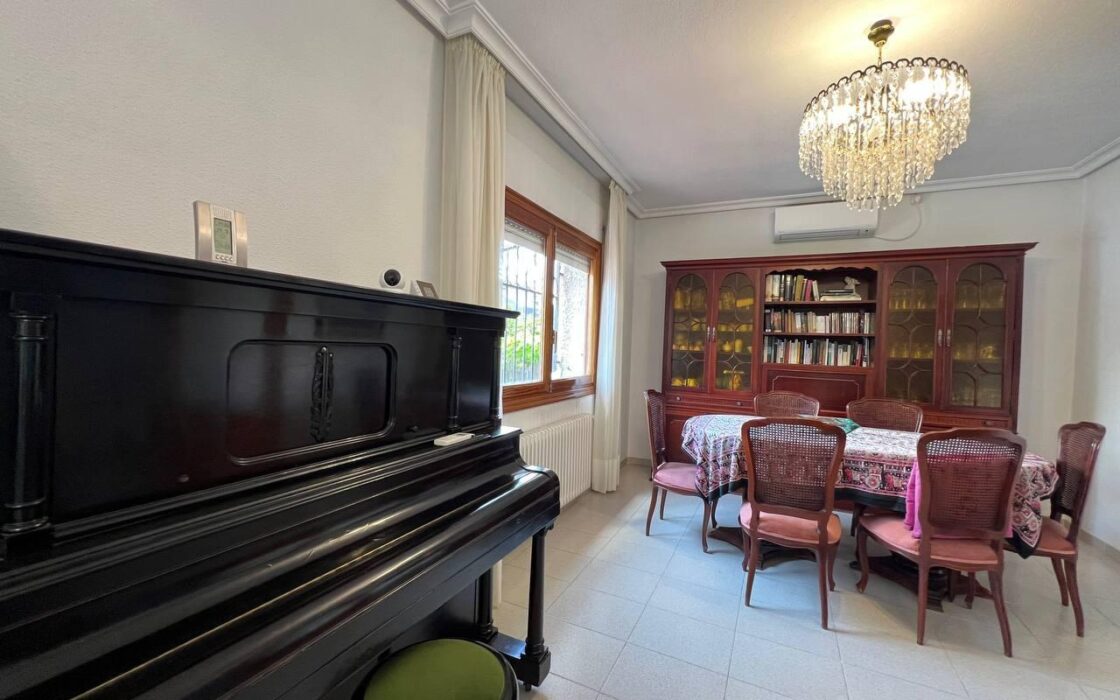 Дом в Позуэло-де-Аларкон 424 кв.м с бассейном и террасой