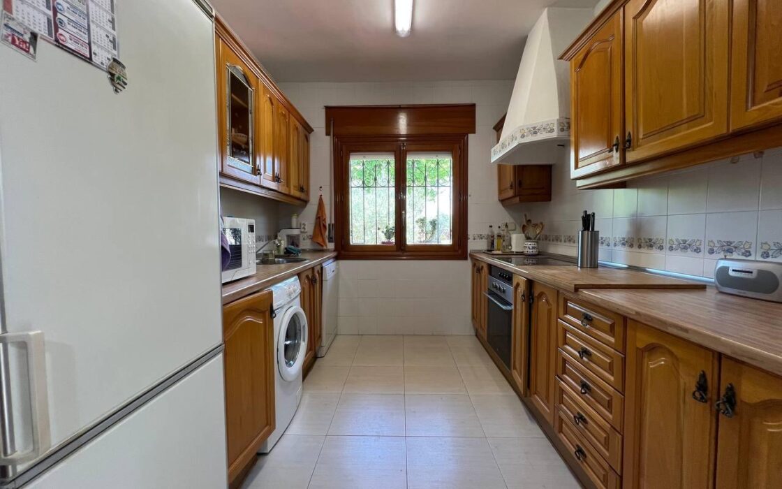 Дом в Позуэло-де-Аларкон 424 кв.м с бассейном и террасой