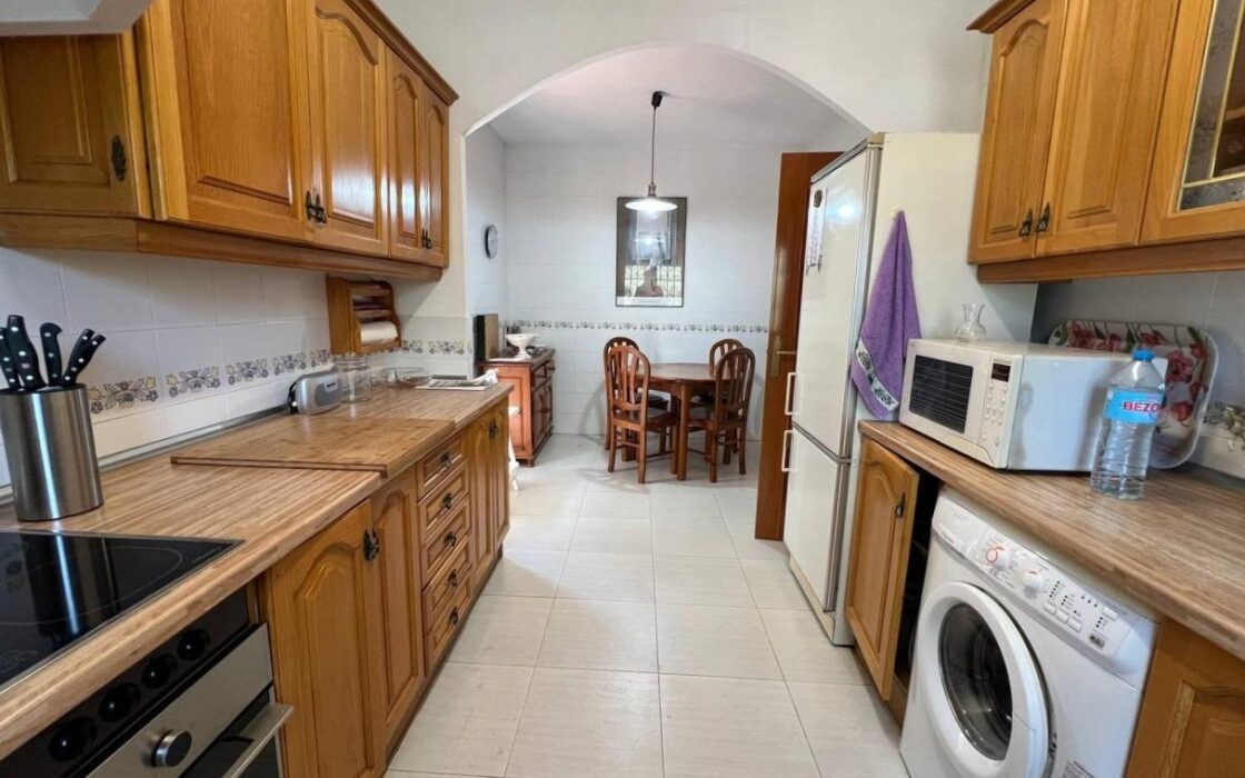 Дом в Позуэло-де-Аларкон 424 кв.м с бассейном и террасой