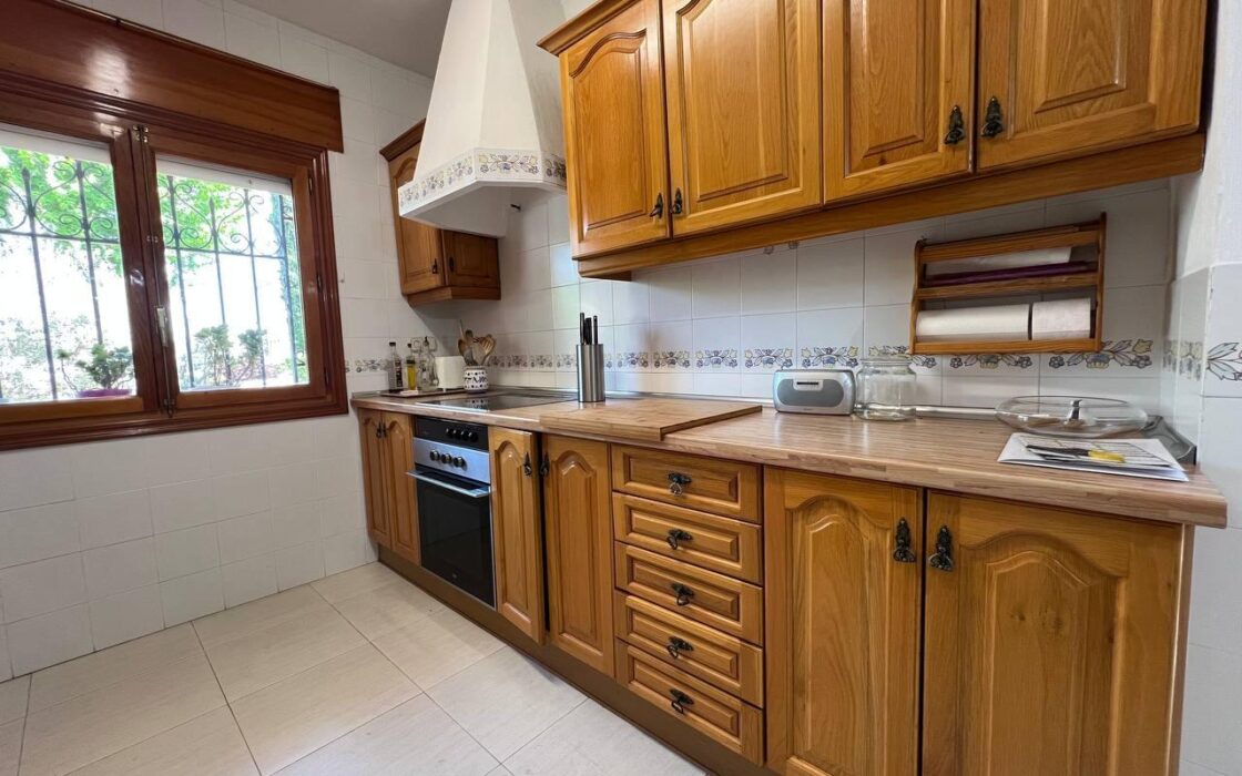 Дом в Позуэло-де-Аларкон 424 кв.м с бассейном и террасой