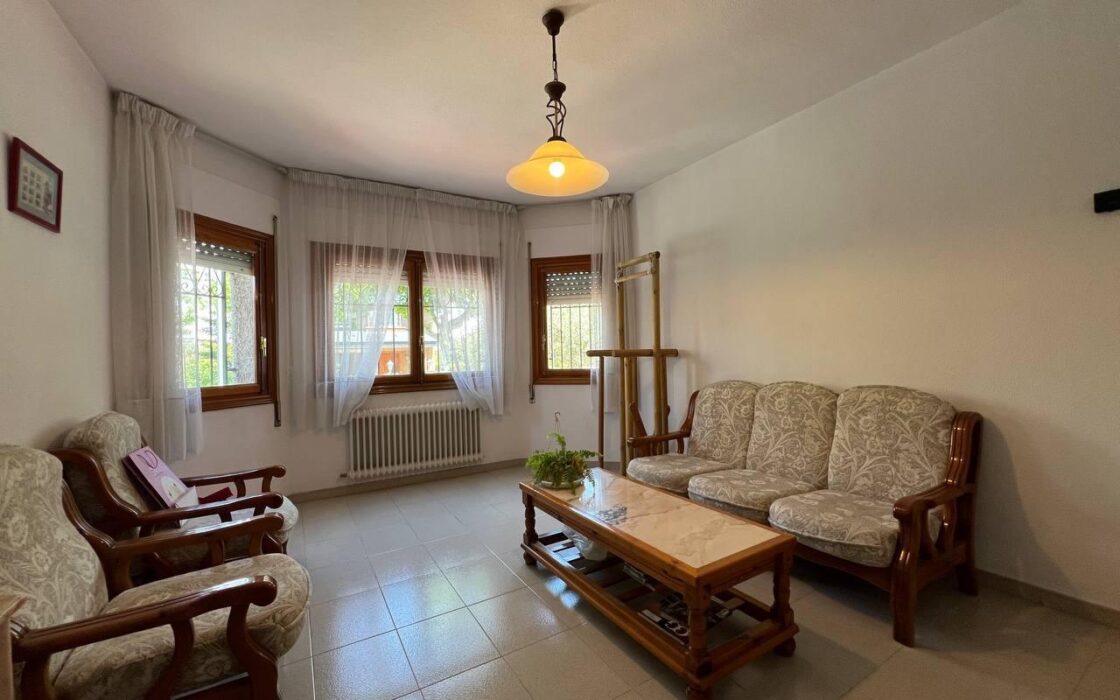 Дом в Позуэло-де-Аларкон 424 кв.м с бассейном и террасой