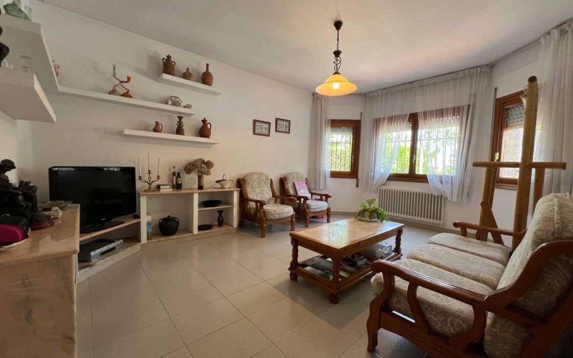 Дом в Позуэло-де-Аларкон 424 кв.м с бассейном и террасой