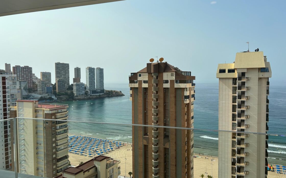 Новая квартира в Бенидорме 115 кв.м с видом на море