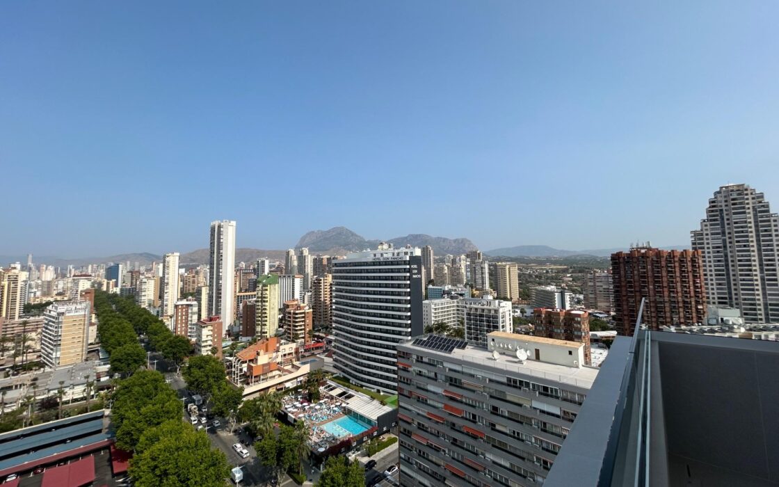 Новая квартира в Бенидорме 115 кв.м с видом на море